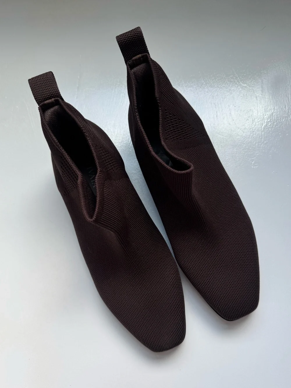 Vivaia Chelsea Boots